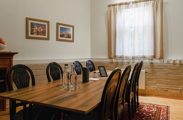 HS Barytonen 730'480 konferenslokal med sköna stolar i mötesrum, Hesselby Slott, Hässelby nära Stockholm